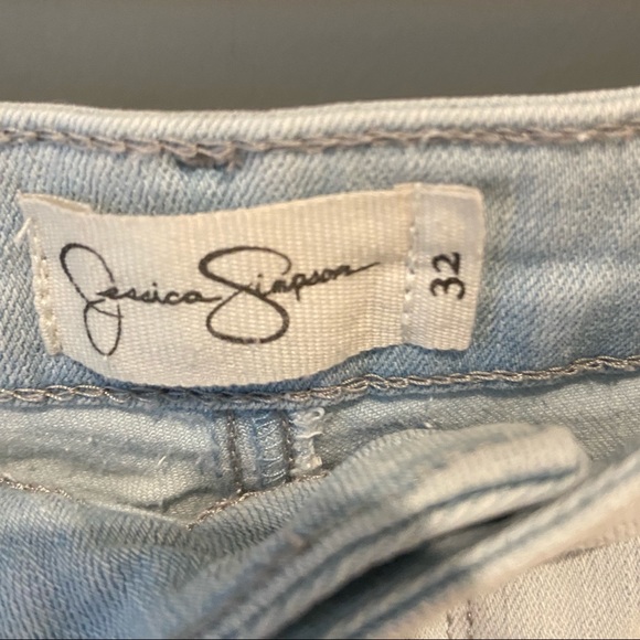 Cute Lacy Denim Light-wash Shorts - Picture 3 of 4